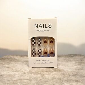 💅🏽 Press On Nails Set | Checkered Heart ❤️